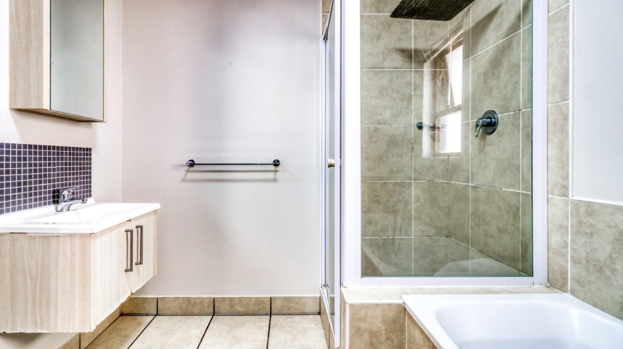 To Let 2 Bedroom Property for Rent in Lonehill Gauteng
