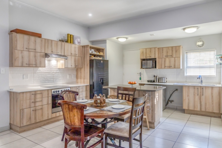 To Let 2 Bedroom Property for Rent in Broadacres Gauteng