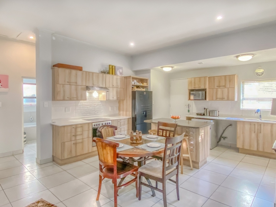 To Let 2 Bedroom Property for Rent in Broadacres Gauteng
