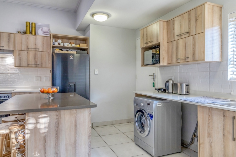 To Let 2 Bedroom Property for Rent in Broadacres Gauteng