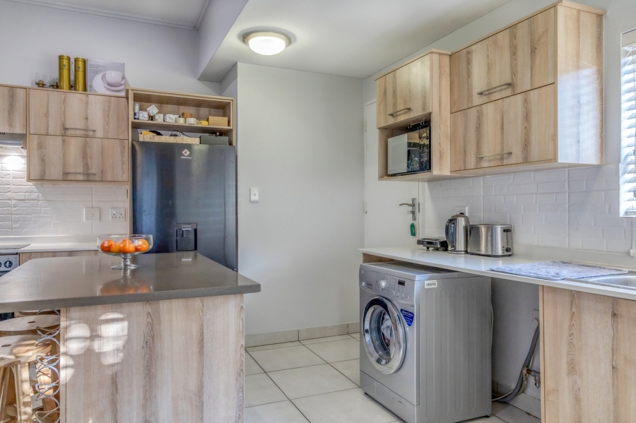 To Let 2 Bedroom Property for Rent in Broadacres Gauteng