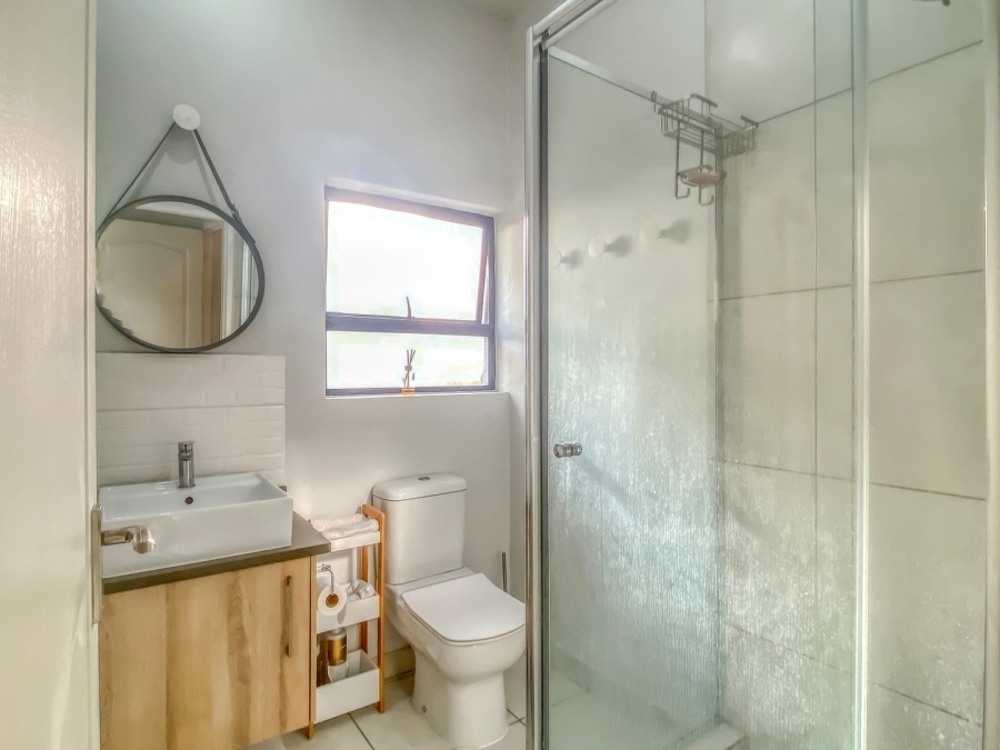 To Let 2 Bedroom Property for Rent in Broadacres Gauteng