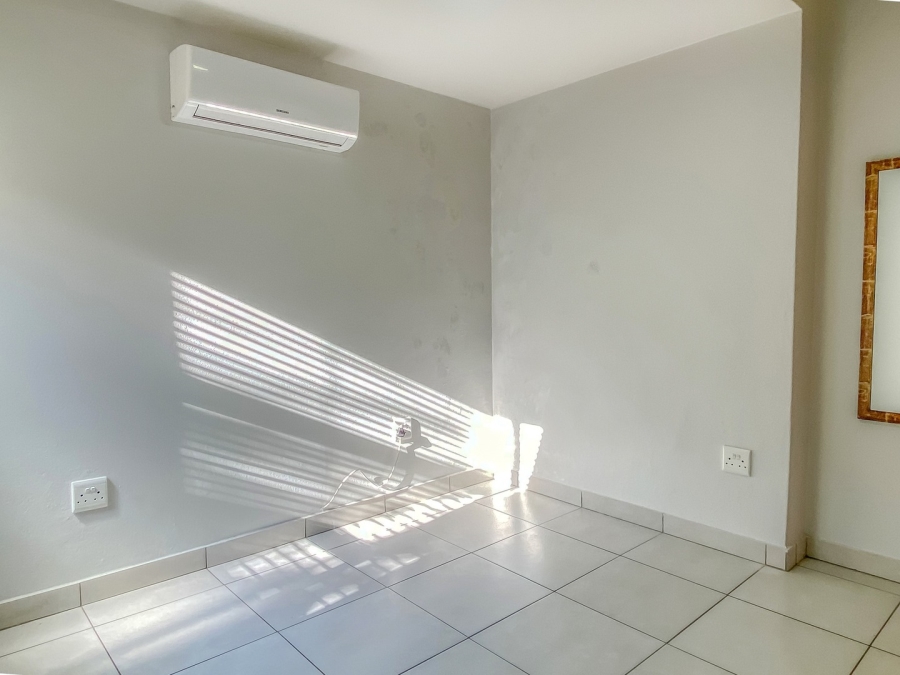 To Let 2 Bedroom Property for Rent in Broadacres Gauteng