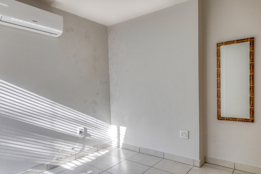 To Let 2 Bedroom Property for Rent in Broadacres Gauteng