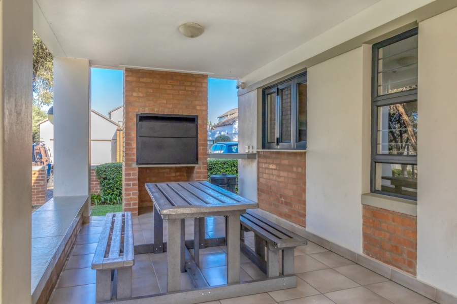 To Let 2 Bedroom Property for Rent in Broadacres Gauteng