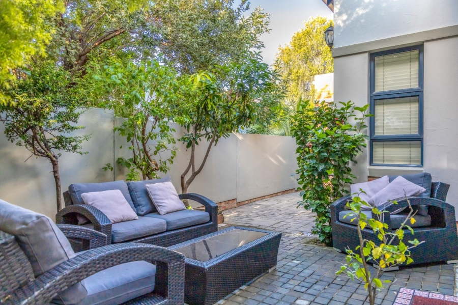 To Let 2 Bedroom Property for Rent in Broadacres Gauteng