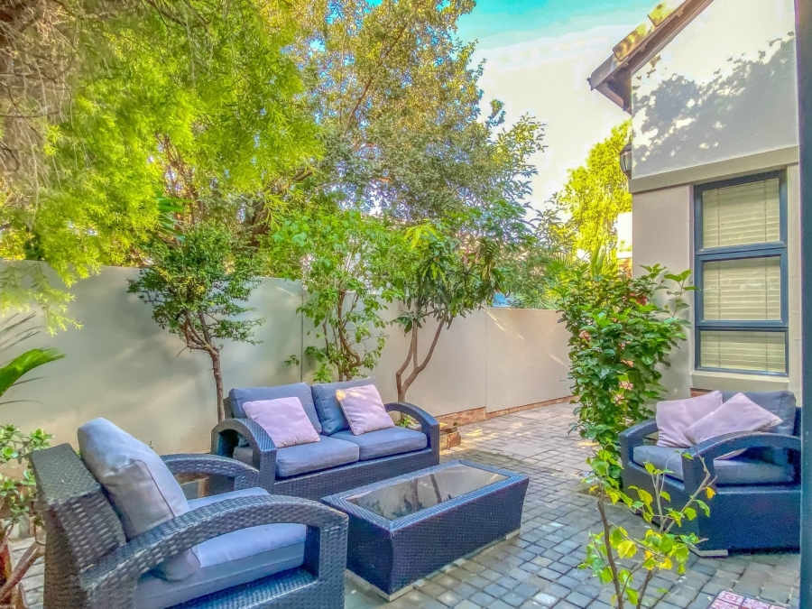 To Let 2 Bedroom Property for Rent in Broadacres Gauteng