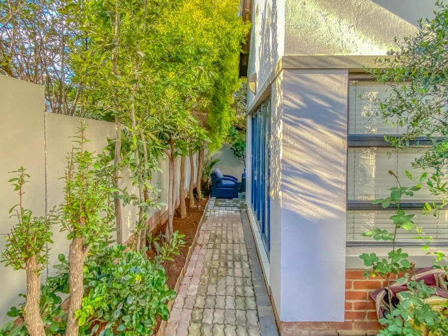 To Let 2 Bedroom Property for Rent in Broadacres Gauteng