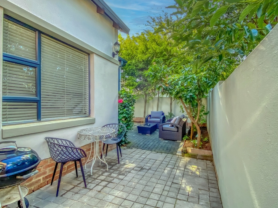 To Let 2 Bedroom Property for Rent in Broadacres Gauteng