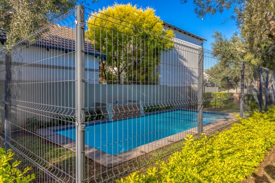 To Let 2 Bedroom Property for Rent in Broadacres Gauteng