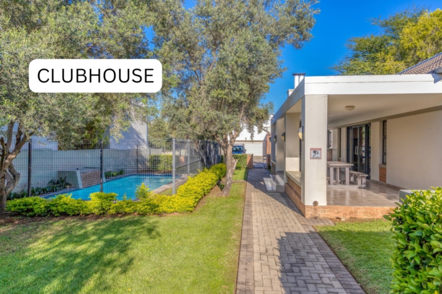 To Let 2 Bedroom Property for Rent in Broadacres Gauteng