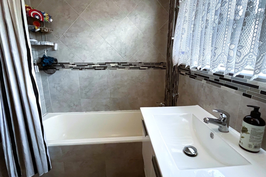 3 Bedroom Property for Sale in Randhart Gauteng