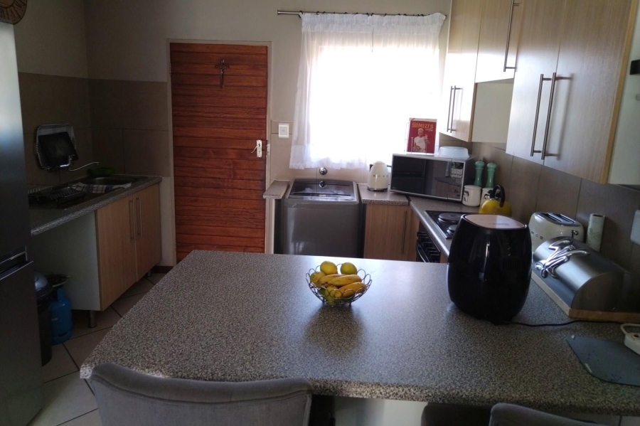 To Let 2 Bedroom Property for Rent in Monavoni Gauteng