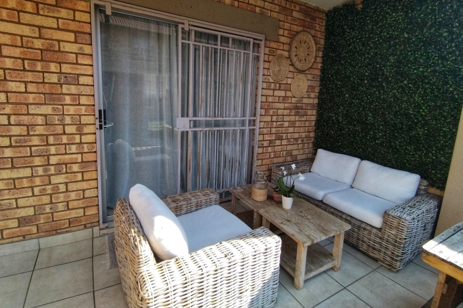 To Let 2 Bedroom Property for Rent in Monavoni Gauteng