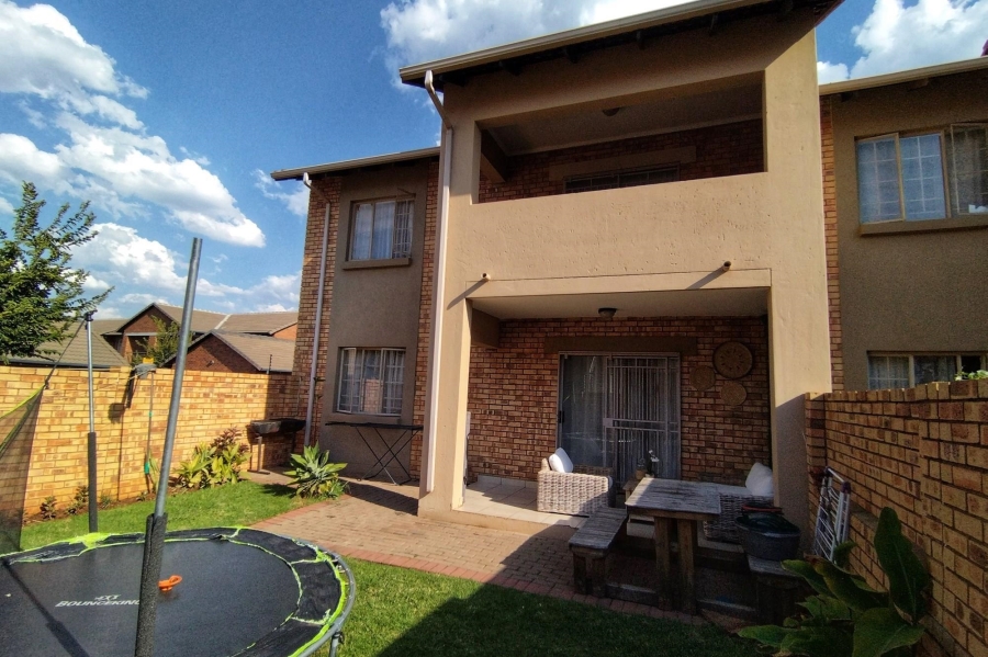 To Let 2 Bedroom Property for Rent in Monavoni Gauteng