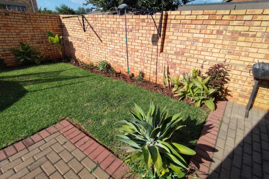 To Let 2 Bedroom Property for Rent in Monavoni Gauteng