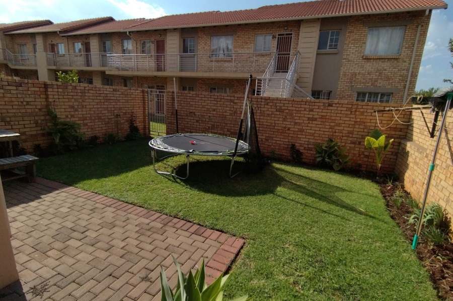 To Let 2 Bedroom Property for Rent in Monavoni Gauteng