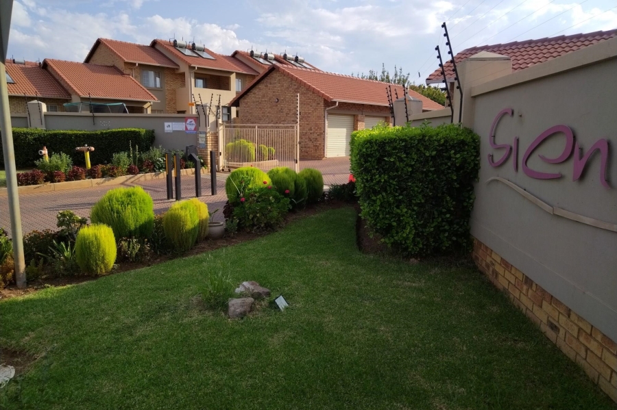To Let 2 Bedroom Property for Rent in Monavoni Gauteng