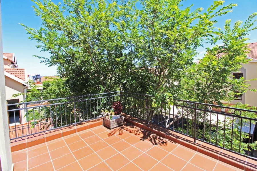 To Let 2 Bedroom Property for Rent in Bryanston Gauteng