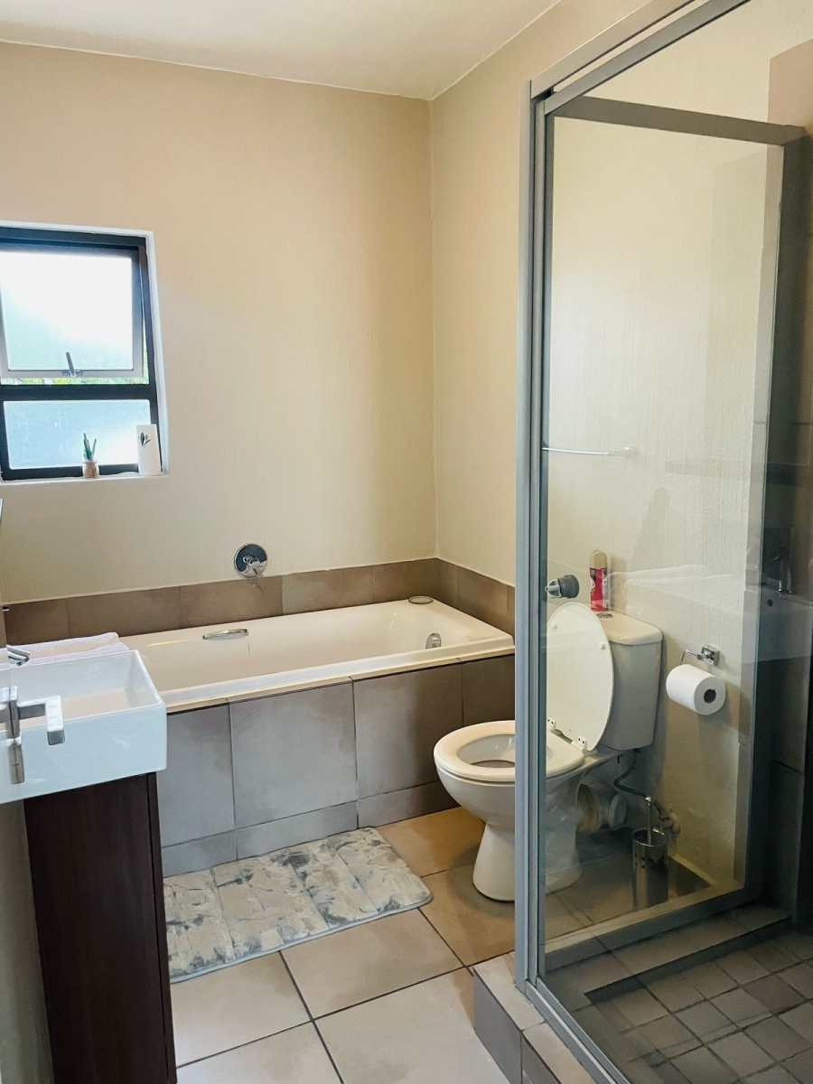 To Let 2 Bedroom Property for Rent in Fourways Gauteng