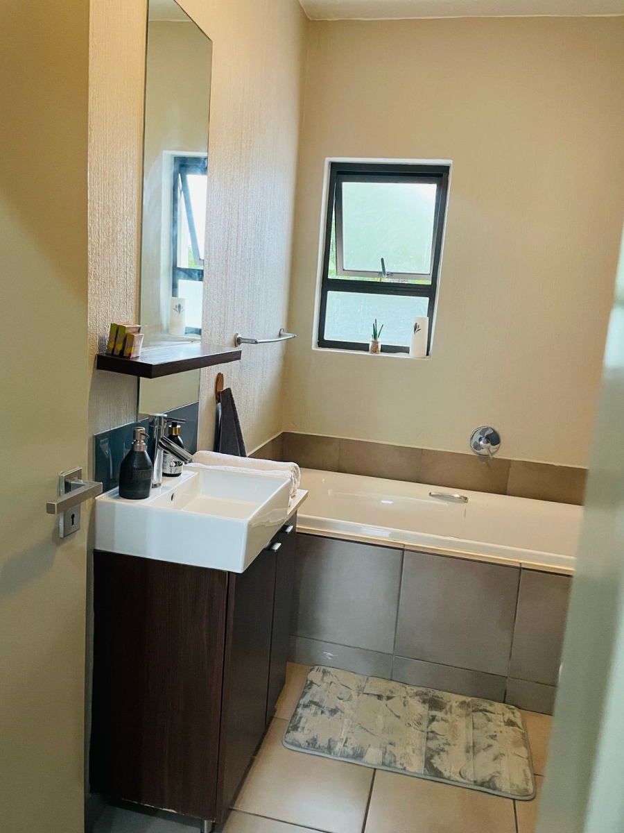 To Let 2 Bedroom Property for Rent in Fourways Gauteng