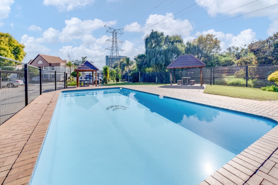 1 Bedroom Property for Sale in Bedfordview Gauteng
