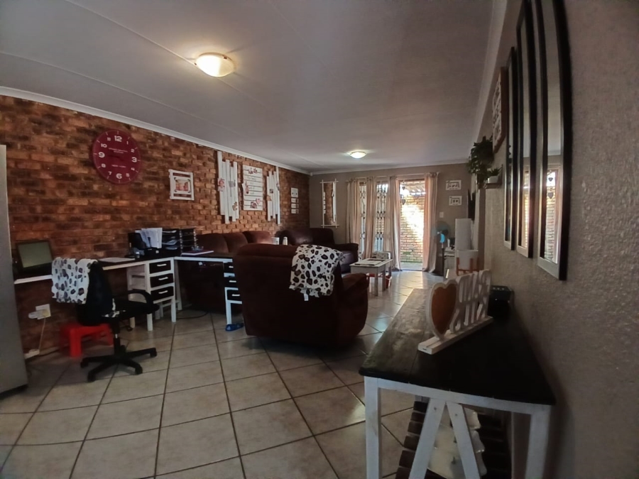 3 Bedroom Property for Sale in Homelake Gauteng