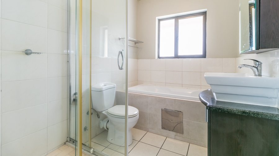 To Let 2 Bedroom Property for Rent in Noordwyk Gauteng