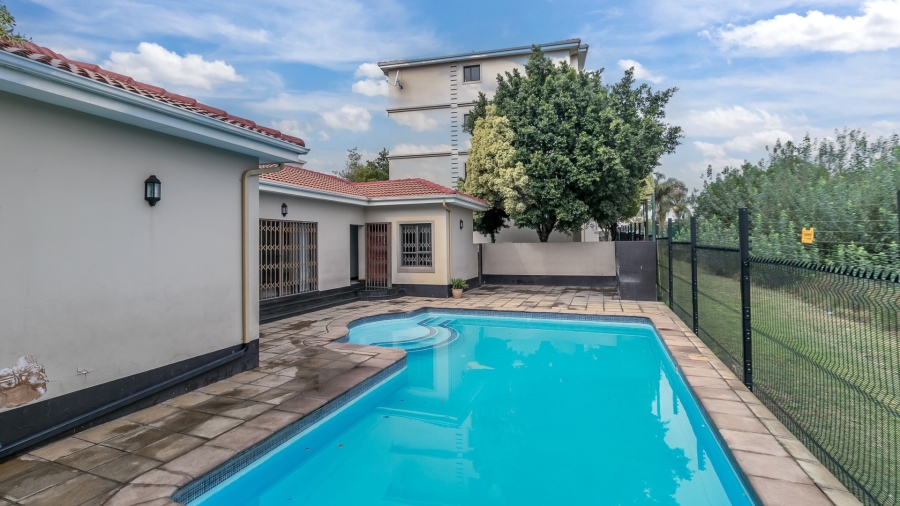 To Let 2 Bedroom Property for Rent in Noordwyk Gauteng