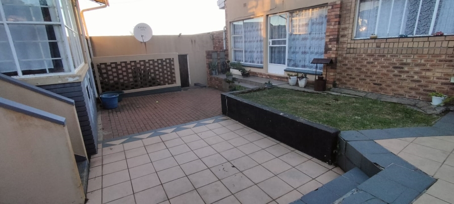 3 Bedroom Property for Sale in Greenhills Gauteng