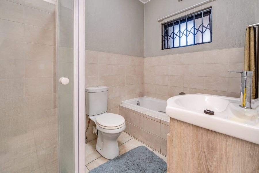 2 Bedroom Property for Sale in Barbeque Downs Gauteng