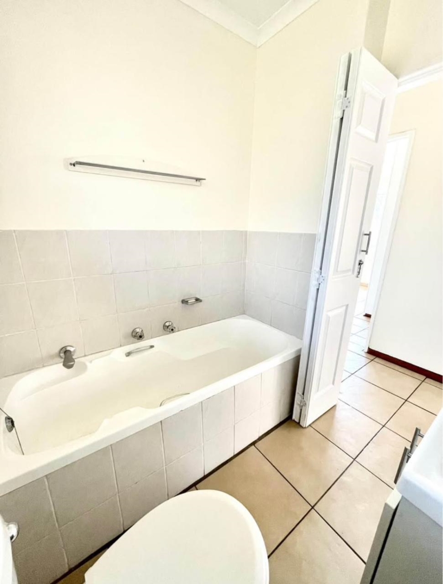 To Let 2 Bedroom Property for Rent in Breaunanda Gauteng