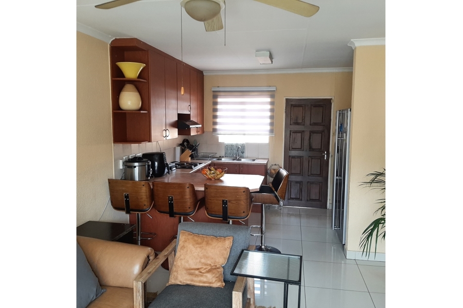 To Let 2 Bedroom Property for Rent in Heuwelsig Estate Gauteng