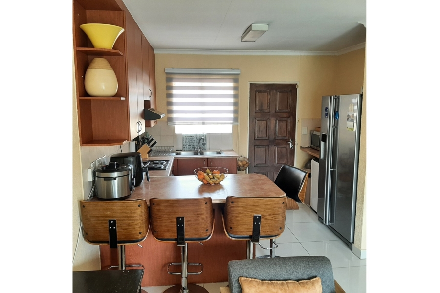To Let 2 Bedroom Property for Rent in Heuwelsig Estate Gauteng