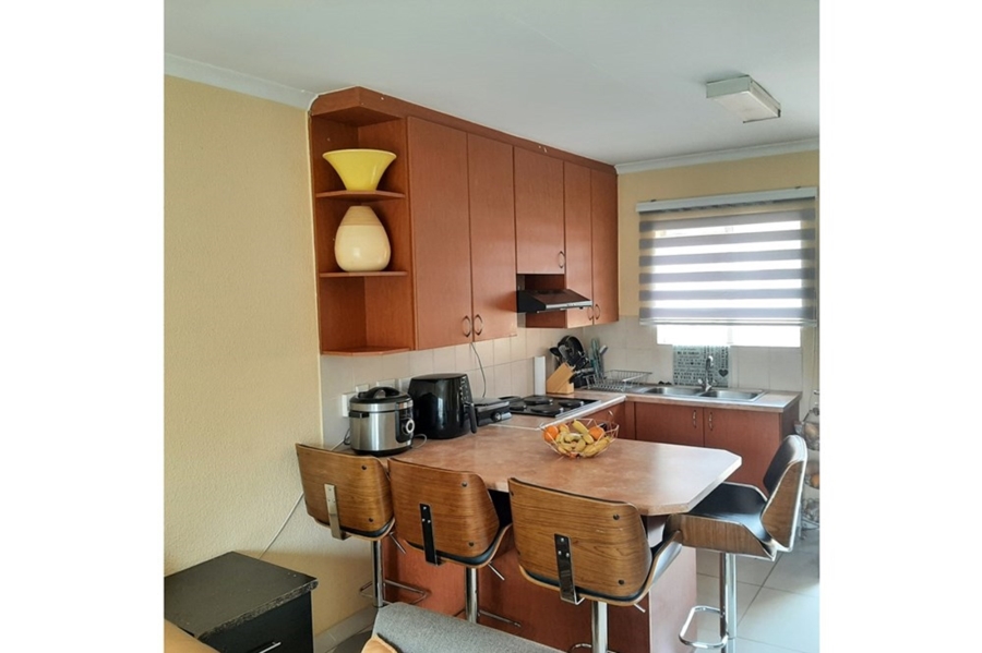 To Let 2 Bedroom Property for Rent in Heuwelsig Estate Gauteng