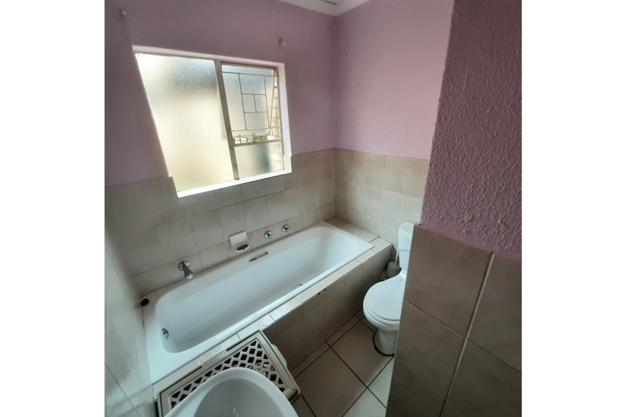 To Let 2 Bedroom Property for Rent in Heuwelsig Estate Gauteng