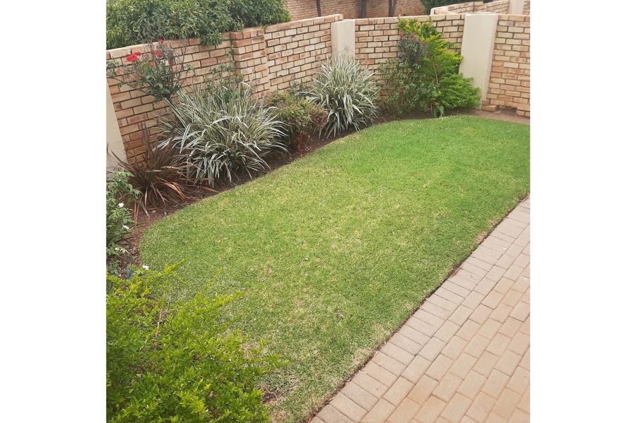 To Let 2 Bedroom Property for Rent in Heuwelsig Estate Gauteng