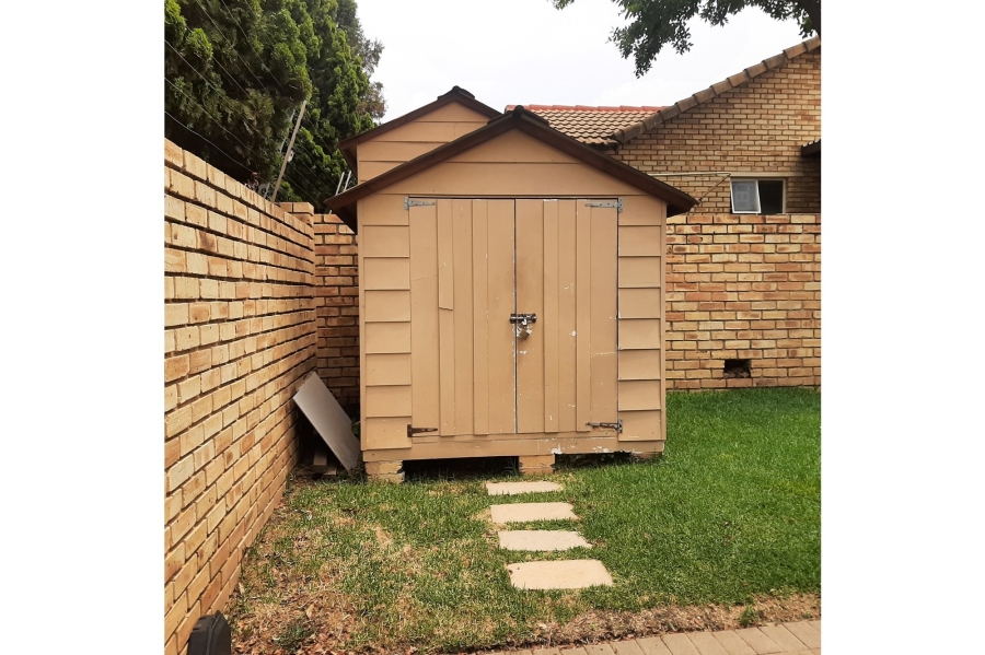 To Let 2 Bedroom Property for Rent in Heuwelsig Estate Gauteng