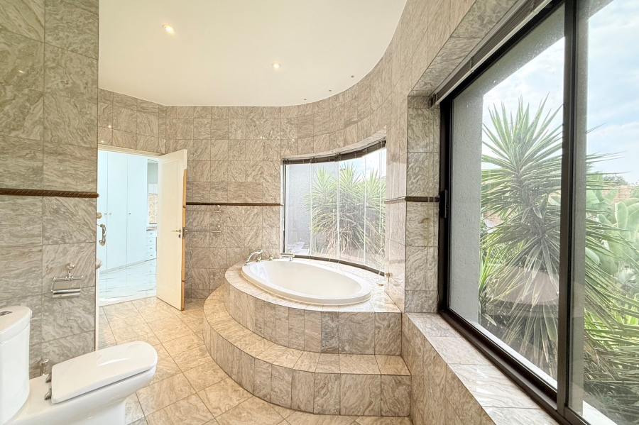 To Let 4 Bedroom Property for Rent in Dainfern Golf Estate Gauteng