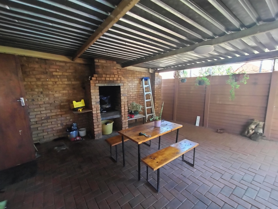 2 Bedroom Property for Sale in Hesteapark Gauteng