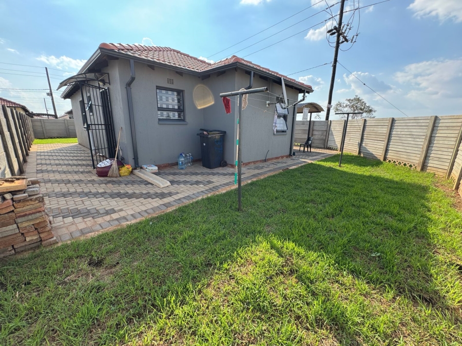 To Let 3 Bedroom Property for Rent in Protea Glen Gauteng