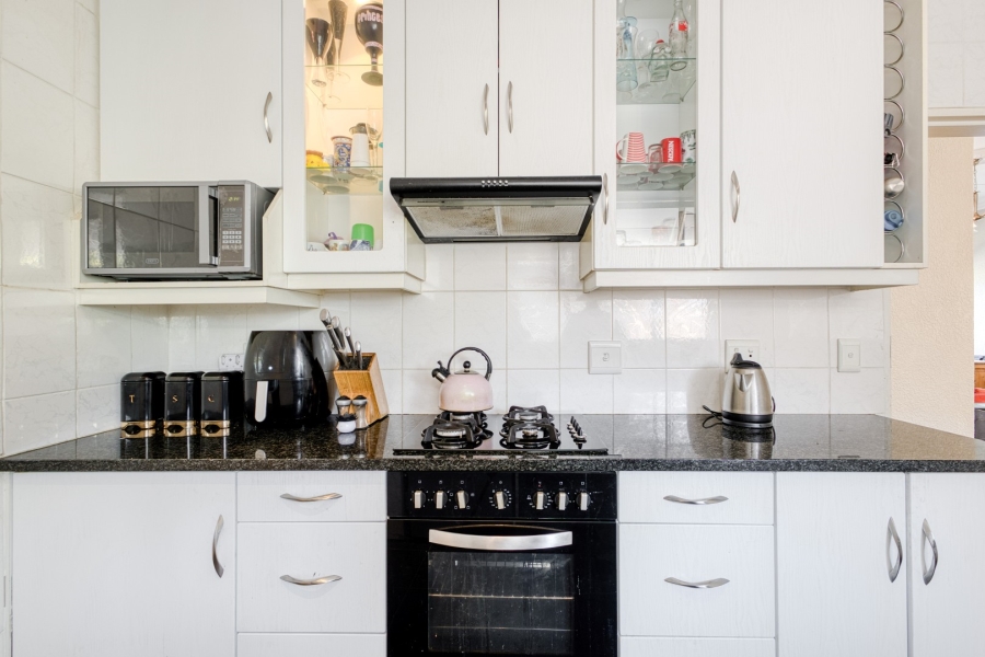 2 Bedroom Property for Sale in Linden Gauteng