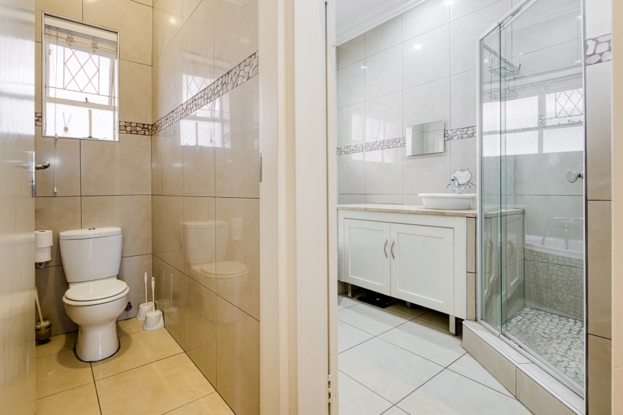2 Bedroom Property for Sale in Linden Gauteng