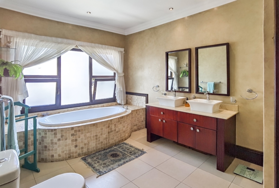 5 Bedroom Property for Sale in Dainfern Valley Gauteng