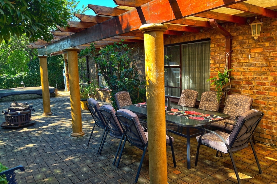 4 Bedroom Property for Sale in Blue Hills AH Gauteng