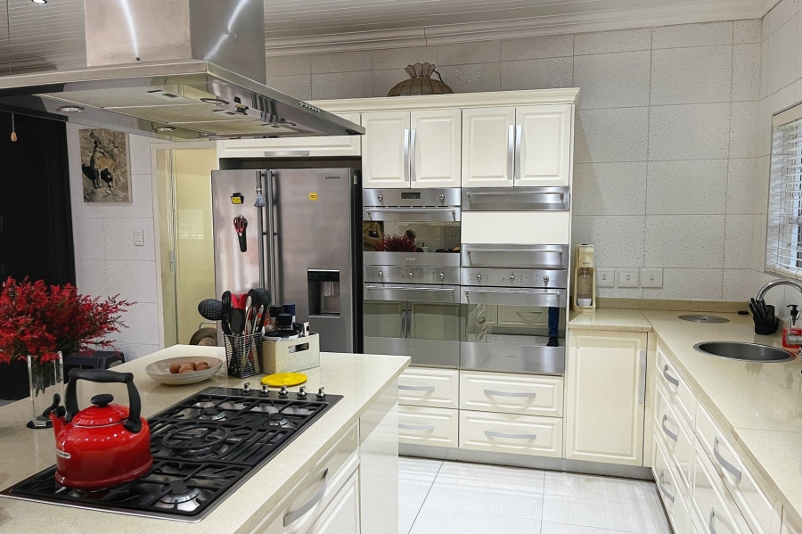4 Bedroom Property for Sale in Blue Hills AH Gauteng