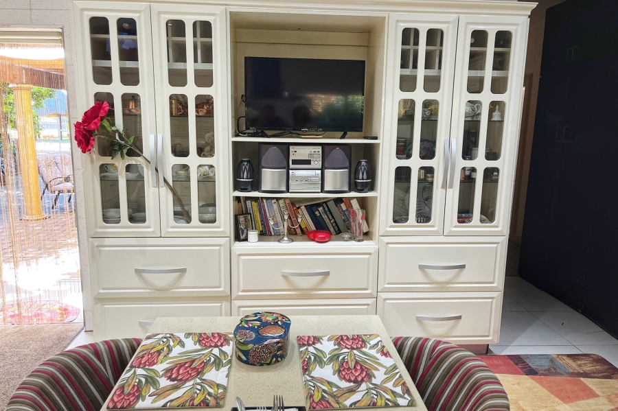 4 Bedroom Property for Sale in Blue Hills AH Gauteng