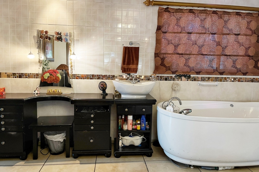 4 Bedroom Property for Sale in Blue Hills AH Gauteng