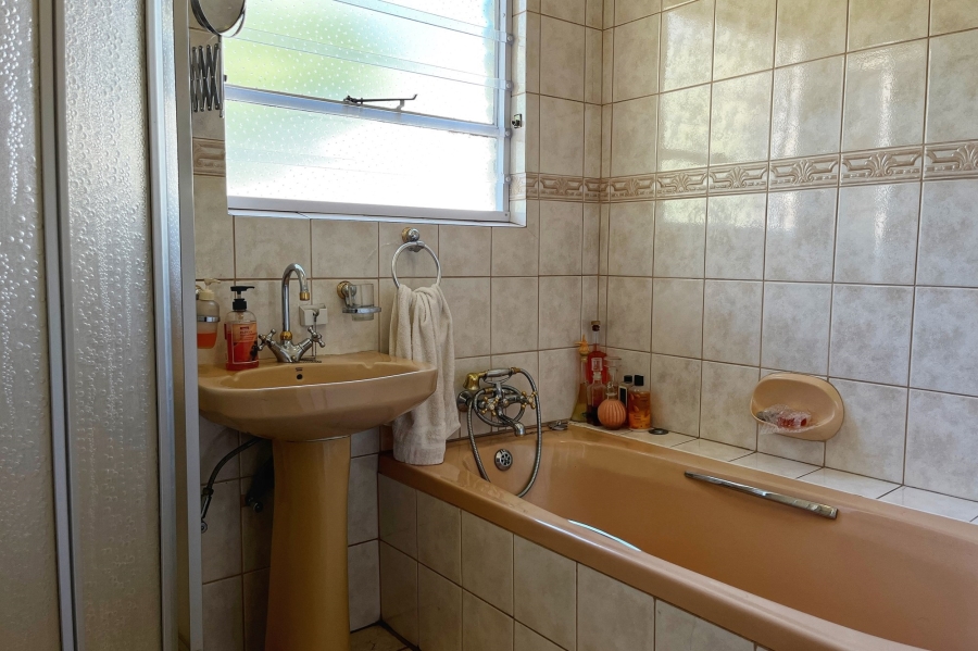 4 Bedroom Property for Sale in Blue Hills AH Gauteng