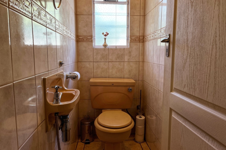 4 Bedroom Property for Sale in Blue Hills AH Gauteng